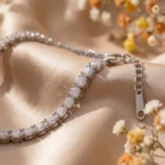 Bratara Tennis Crystal Line argintie cu cristale, close-up produs