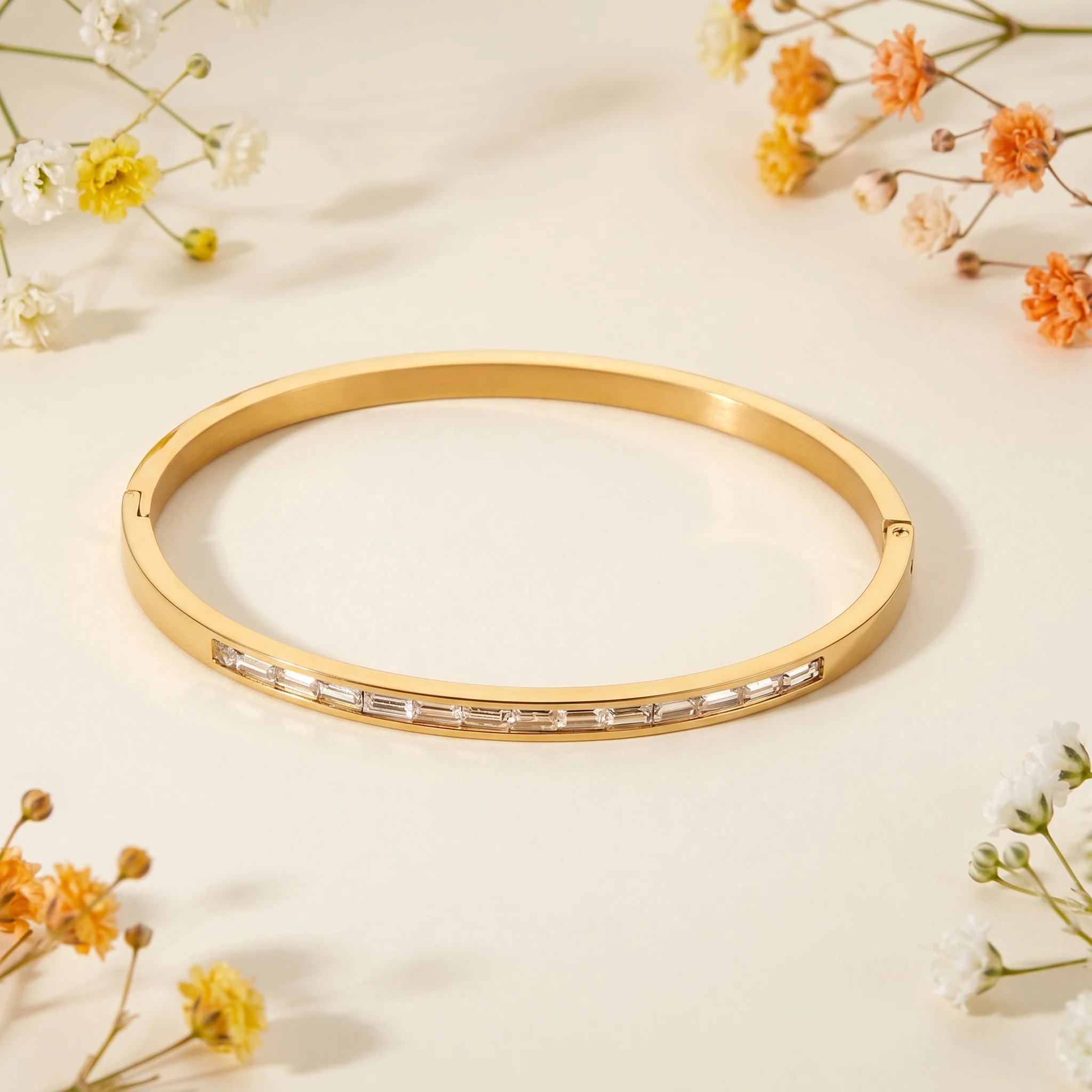 Bratara Crystal Line aurie cu cristale