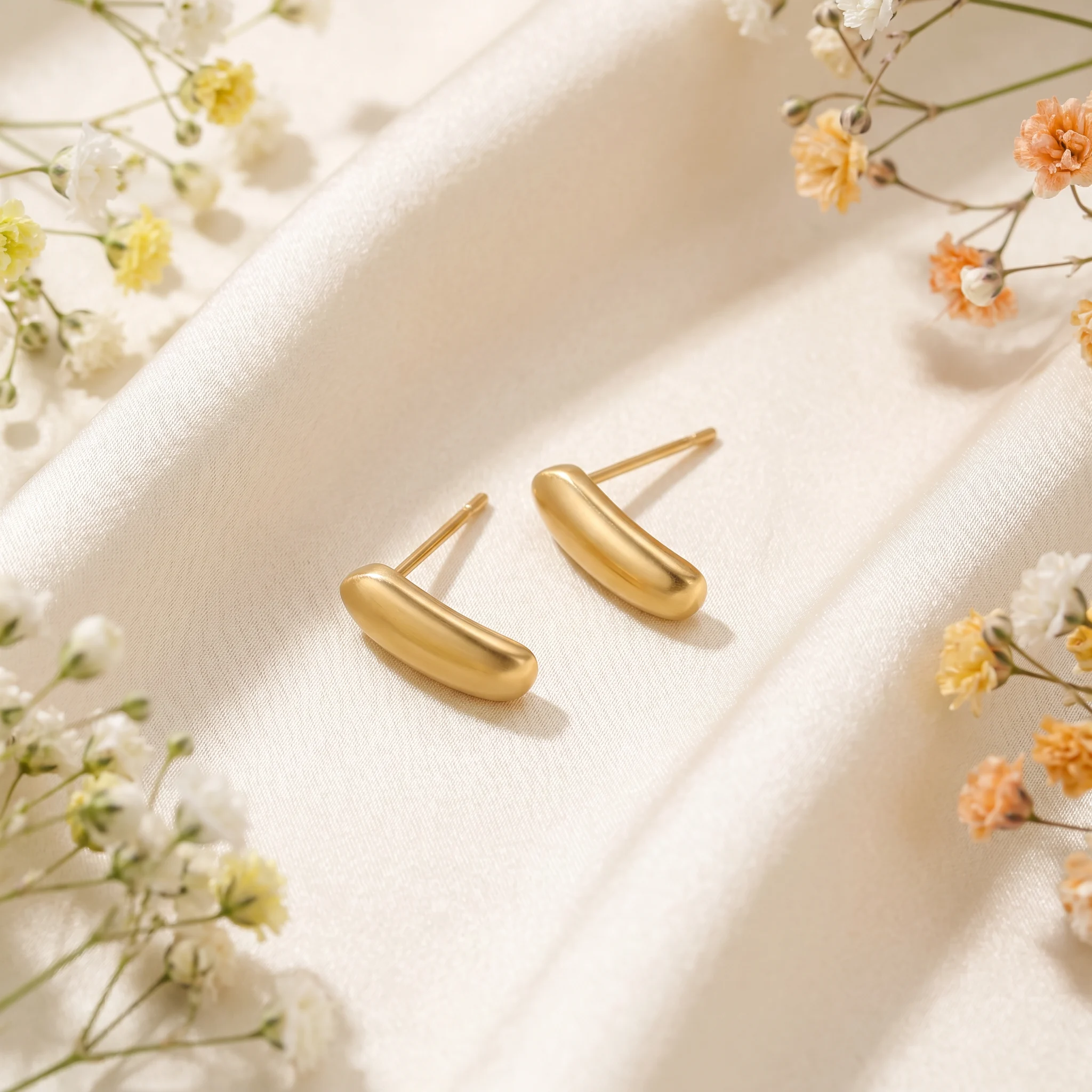 Cercei Forma Mini aur 14k cu fluture, vedere suplimentara