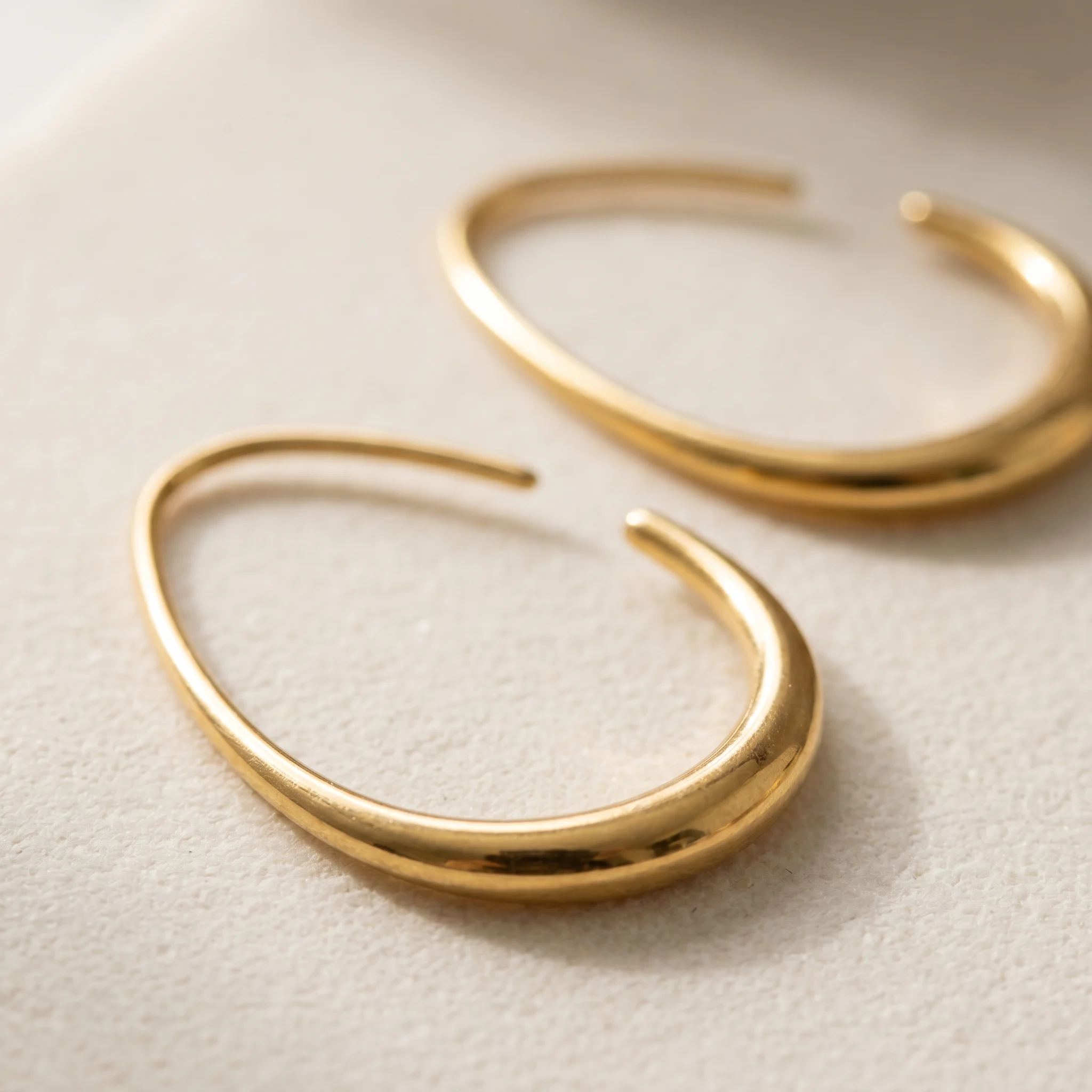 Cercei Luna Drop Gold Product Closeup