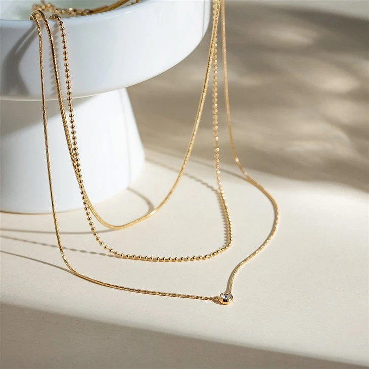 Colier Triple Cristal auriu 24k cu cristal si in trei straturi, vedere suplimentara