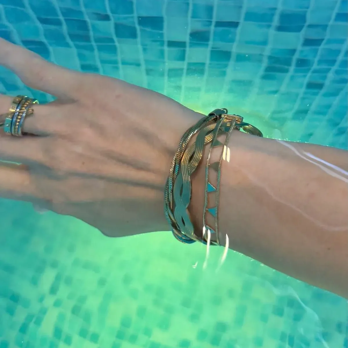 Bijuterii waterproof — care rezistă la apă, duș și mare bijuterie dama Pinolli